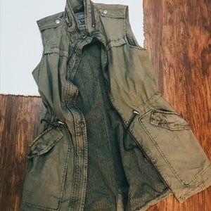 levi's drawstring utility vest